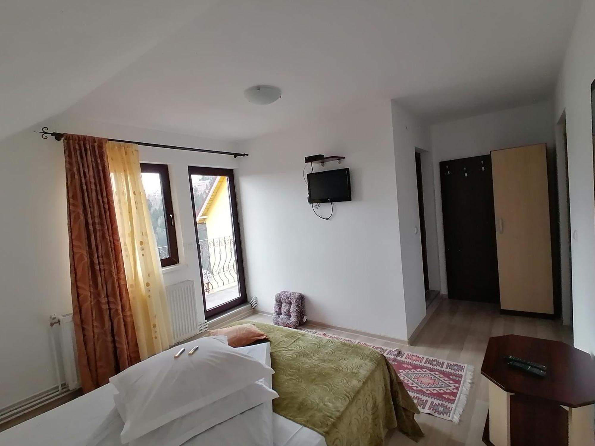 Hotel Garofita Pietrei Craiului Peştera Esterno foto