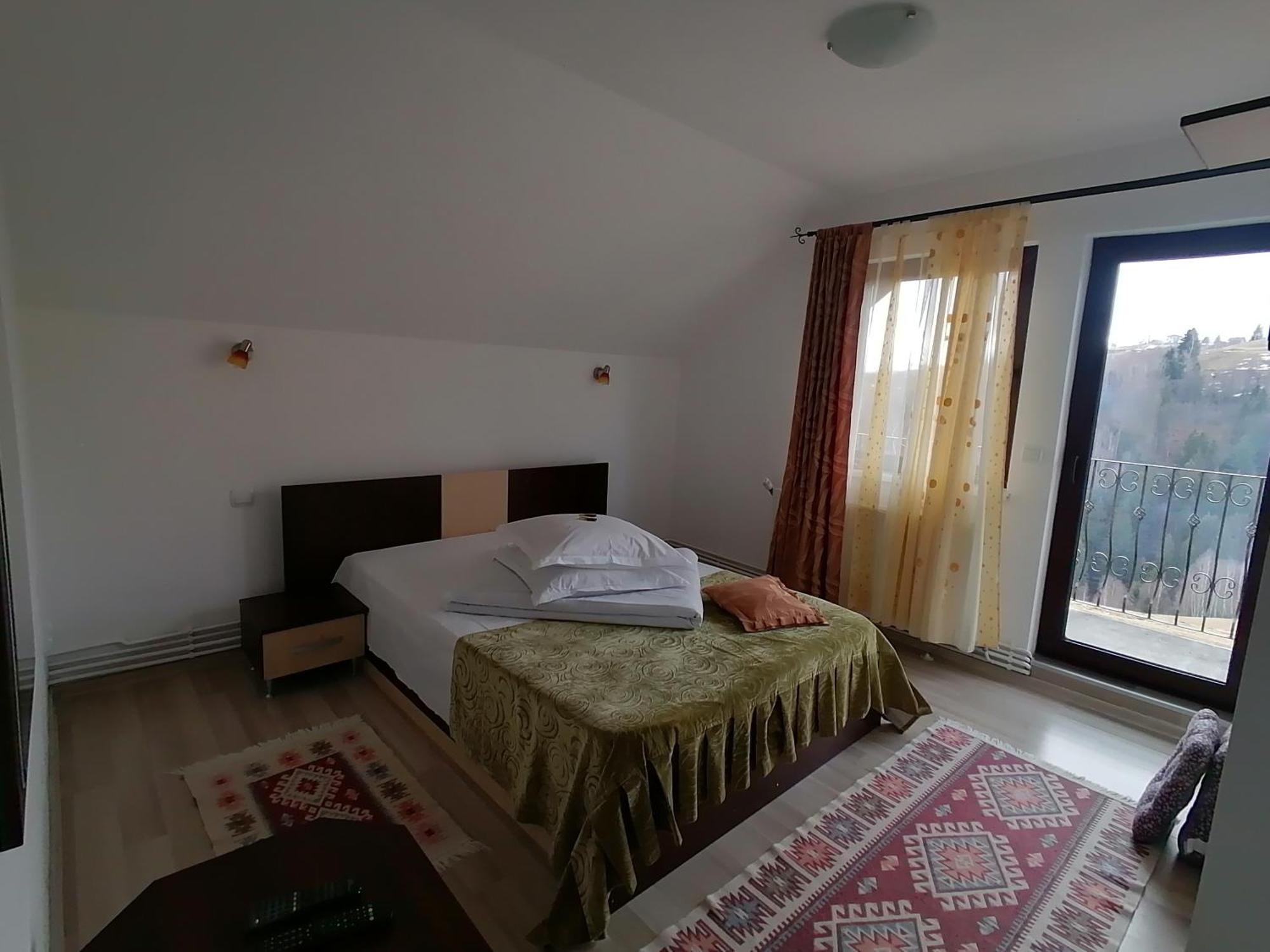 Hotel Garofita Pietrei Craiului Peştera Esterno foto