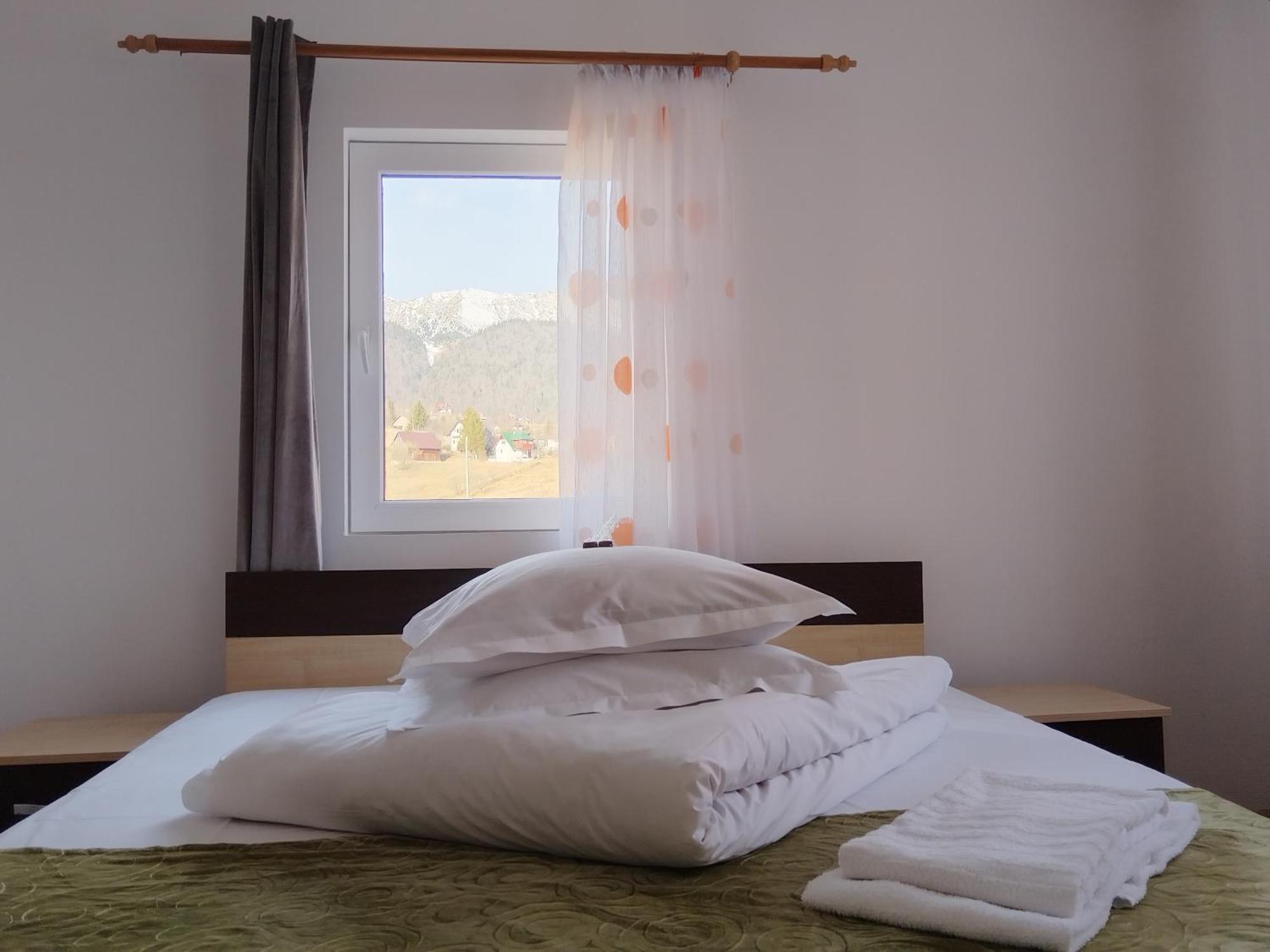 Hotel Garofita Pietrei Craiului Peştera Esterno foto