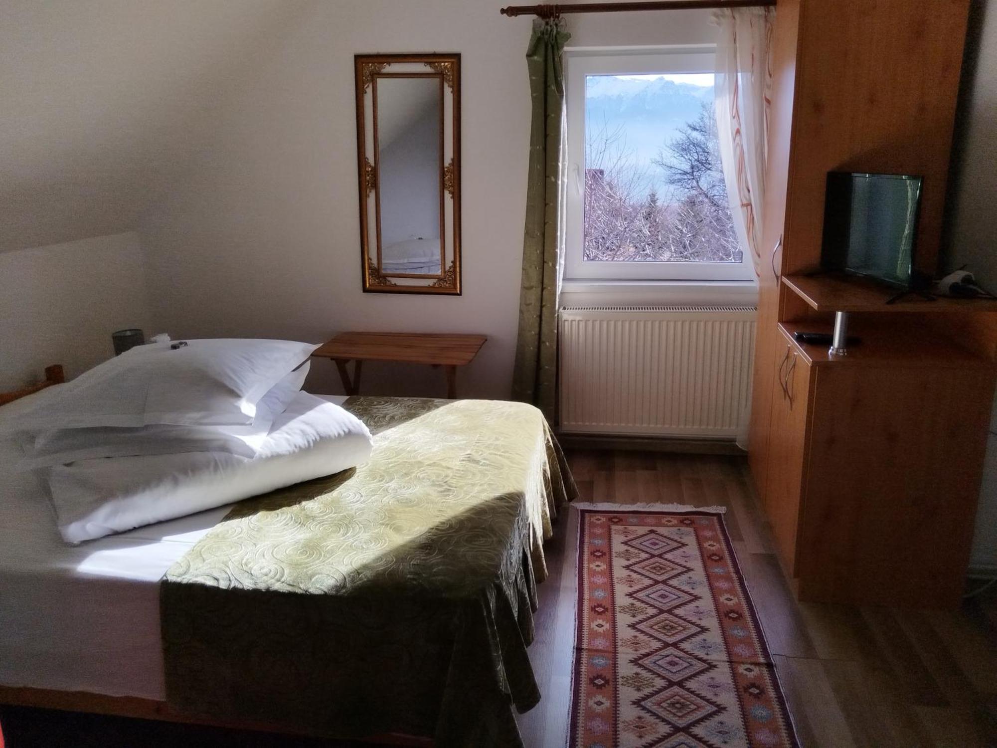 Hotel Garofita Pietrei Craiului Peştera Esterno foto