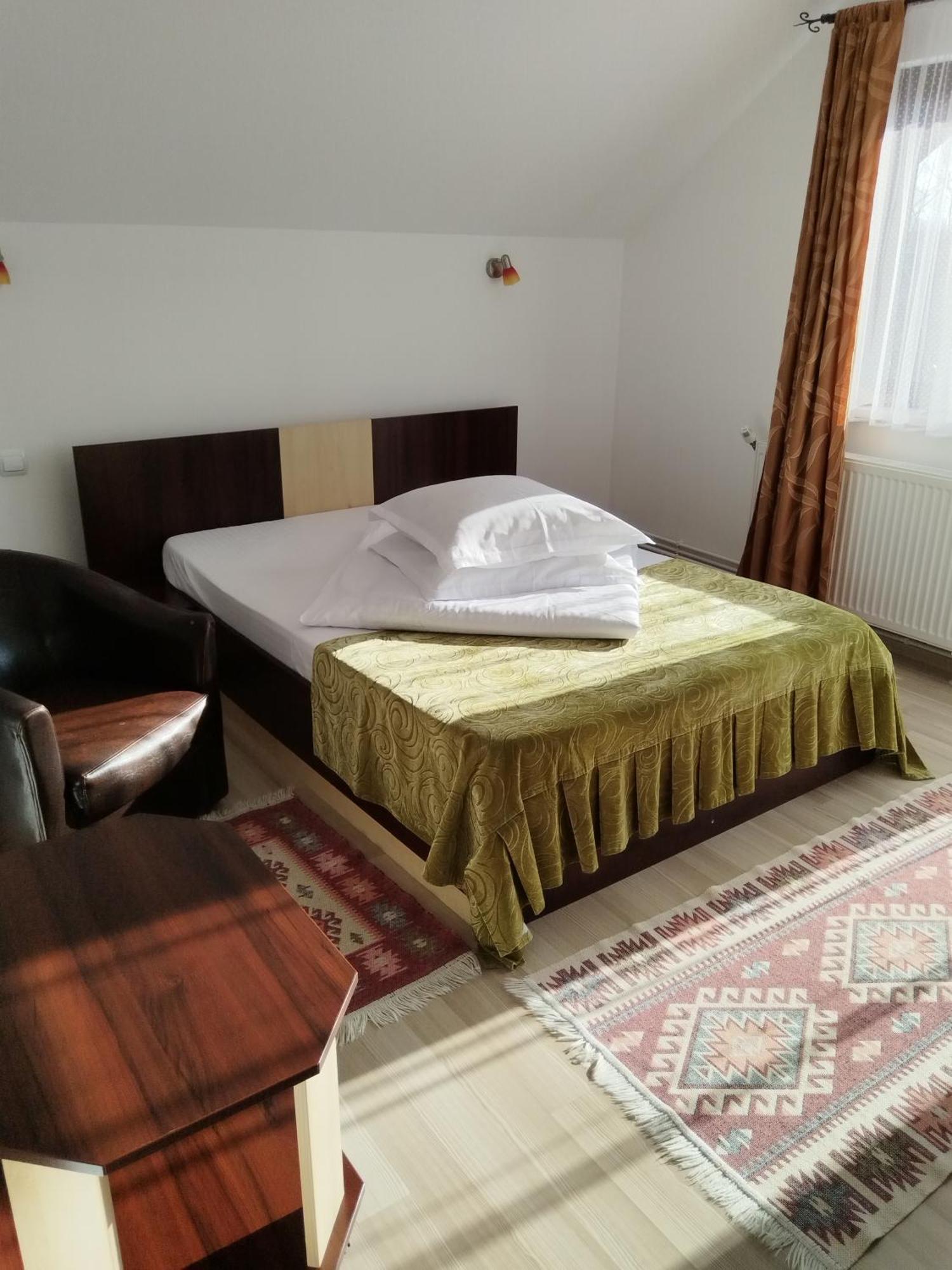 Hotel Garofita Pietrei Craiului Peştera Esterno foto