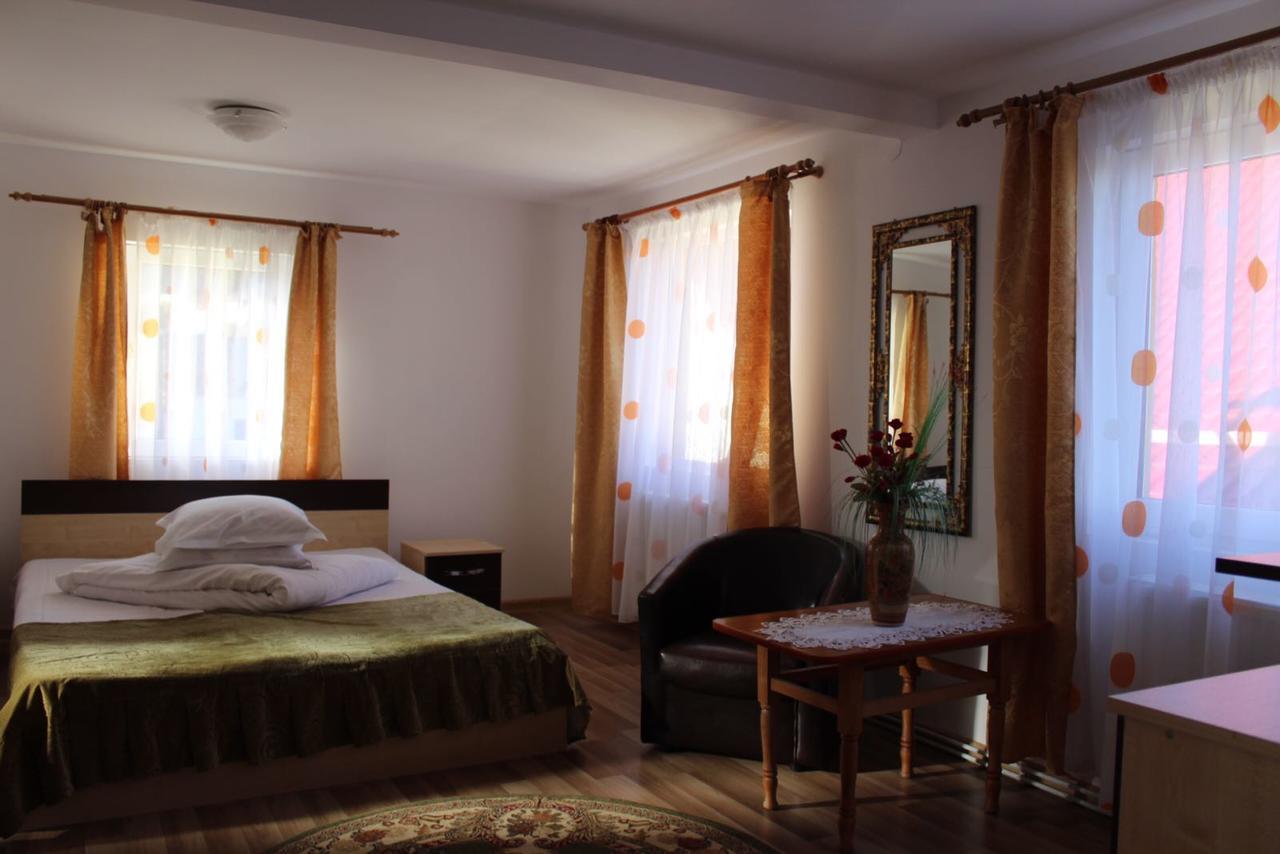Hotel Garofita Pietrei Craiului Peştera Esterno foto